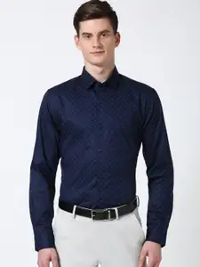 Peter England Men Spread Collar Geometric Printed Cotton Slim Fit Casual Shirt