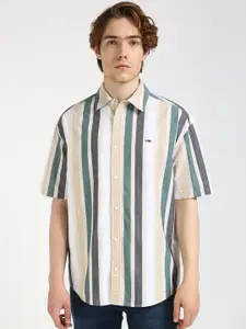 Tommy Hilfiger Men Spread Collar Multi Striped Cotton Casual Shirt