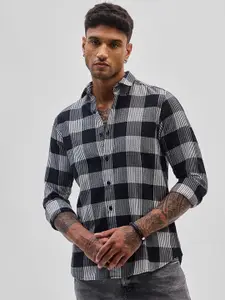 Snitch Men Smart Spread Collar Checked Cotton Casual Shirt