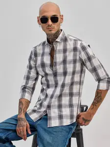 Snitch Men Smart Spread Collar Checked Cotton Casual Shirt