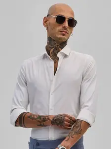 Snitch Men Smart Spread Collar Textured Cotton Casual Shirt