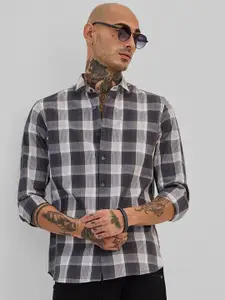 Snitch Men Smart Spread Collar Checked Cotton Casual Shirt