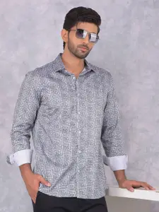 Crimsoune Club Men Smart Spread Collar Abstract Printed Cotton Slim Fit Casual Shirt