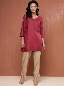 Fabindia  Slim Fit V-Neck Straight Kurta