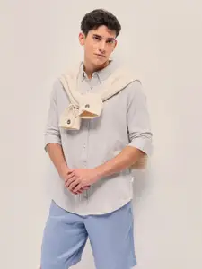 THE BEAR HOUSE Men Button-Down Collar Vertical Striped Cotton Slim Fit Casual Shirt