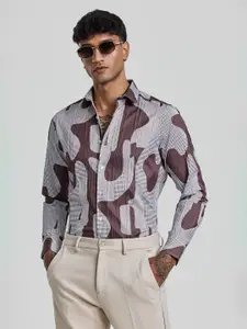 Snitch Men Smart Spread Collar Abstract Printed Slim Fit Casual Shirt