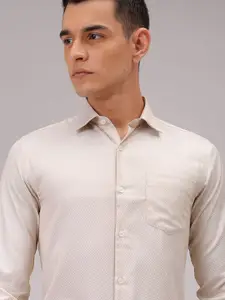 The Indian Garage Co. X Luxe Men Cutaway Collar Solid Slim Fit Formal Shirt