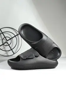 Roadster Men Casual Croslite Sliders