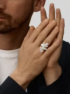 MEMOIR Men Silver-Plated Lizard Design Finger Ring