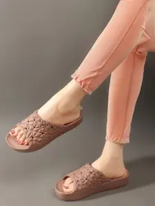 The Roadster Lifestyle Co. Women Textured Sliders