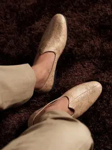 MONKSTORY Men Textured Mojaris