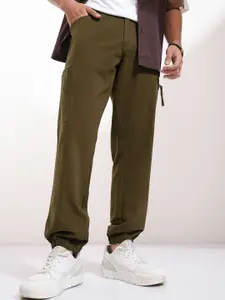 HIGHLANDER Men Solid Elasticated Relaxed Fit Jogger