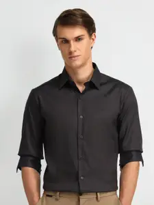 Arrow New York Men Manhattan Spread Collar Solid Cotton Slim Fit Casual Shirt