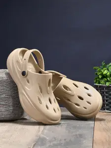 The Roadster Lifestyle Co. Men Casual Clogs