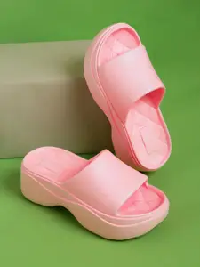 The Roadster Lifestyle Co Women Round Toe Flip Flops