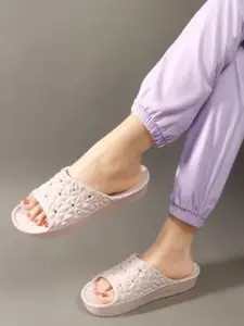 The Roadster Lifestyle Co Women Sliders