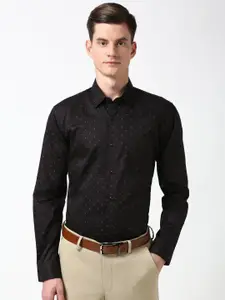 Peter England Men Spread Collar Conversational Printed Cotton Formal Shirt