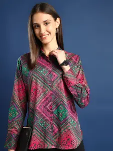Hancock Women Geometric Printed Boyfriend Fit Formal Shirt