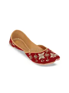House of Pataudi Women Embellished Mojaris Round Toe Flats