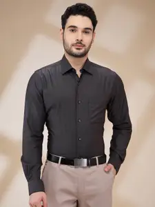 Raymond Men Spread Collar Solid Cotton Slim Fit Formal Shirt