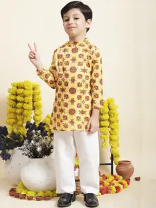 Cutiekins Boys Ethnic Motifs Printed Mandarin Collar Straight Kurta with Trousers