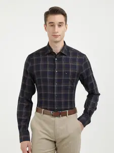 Tommy Hilfiger Men Cutaway Collar Tartan Checked Cotton Casual Shirt