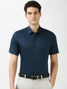 Peter England Men Spread Collar Checked Cotton Formal Shirt