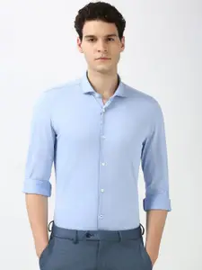 Peter England Men Super Spread Collar Solid Polycotton Slim Fit Formal Shirt