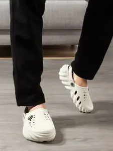 Carlton London Men Rubber Clogs