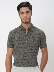 Mufti Men Spread Collar Geometric Printed Cotton Slim Fit Casual Shirt