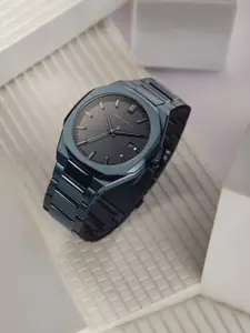 pierre cardin Men Dial & Stainless Steel Straps Analogue Watch CF.0411.SD