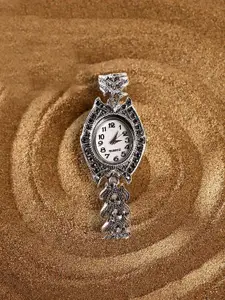 HAUTE SAUCE by  Campus Sutra HAUTE SAUCE by Campus Sutra Women Dial & Stainless Steel Bracelet Style Straps Analogue Watch AW24_HSWC1250