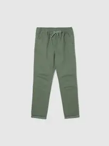 max Boys Solid Cotton Mid-Rise Regular Fit Trousers