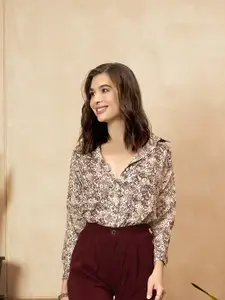 The Roadster Lifestyle Co. Women Spread Collar Abstract Printed  Casual Shirt