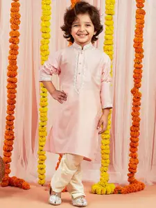 VASTRAMAY Boys Floral Yoke Design Regular Thread Work Kurta With Pyjama