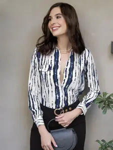 The Roadster Lifestyle Co. Women Spread Collar Abstract Printed  Casual Shirt