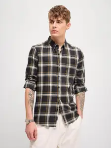 THE BEAR HOUSE Men Button-Down Collar Checked Cotton Slim Fit Casual Shirt