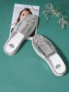 THE WHITE POLE Women Round Toe Lightweight Loafers