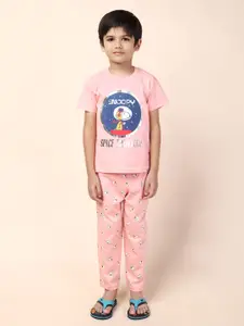 Moms Love Boys Printed T-Shirt With Trousers