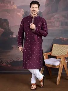 House of Pataudi Floral Embroidered Sequinned Mandarin Collar Straight Kurta