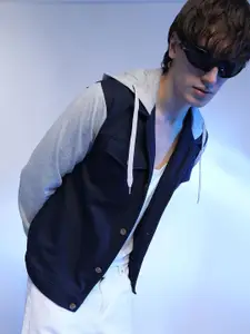 Campus Sutra Men Colourblocked Hooded Sweatshirt