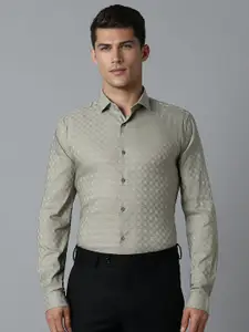 Louis Philippe Sport Men Super Spread Collar Checked Cotton Slim Fit Formal Shirt