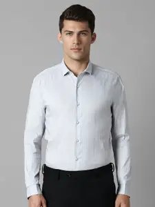 Louis Philippe Sport Men Super Spread Collar Vertical Striped Cotton Slim Fit Formal Shirt