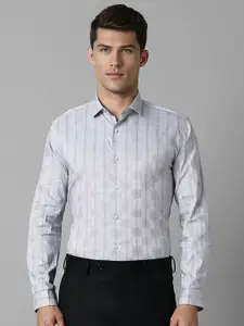Louis Philippe Sport Men Super Spread Collar Checked Cotton Slim Fit Formal Shirt