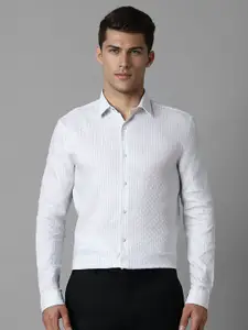 Louis Philippe Sport Men Super Spread Collar Checked Cotton Slim Fit Formal Shirt