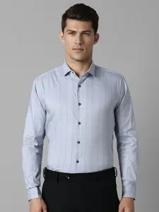 Louis Philippe Sport Men Super Spread Collar Checked Cotton Slim Fit Formal Shirt