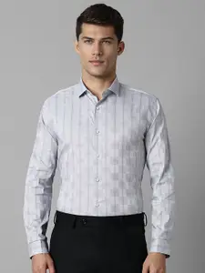 Louis Philippe Sport Men Super Spread Collar Checked Cotton Slim Fit Formal Shirt