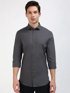 Tommy Hilfiger Men Classic Spread Collar Solid Cotton Casual Shirt