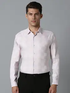 Louis Philippe Sport Men Super Spread Collar Checked Cotton Slim Fit Formal Shirt