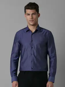 Louis Philippe Men Spread Collar Solid Cotton Slim Fit Formal Shirt